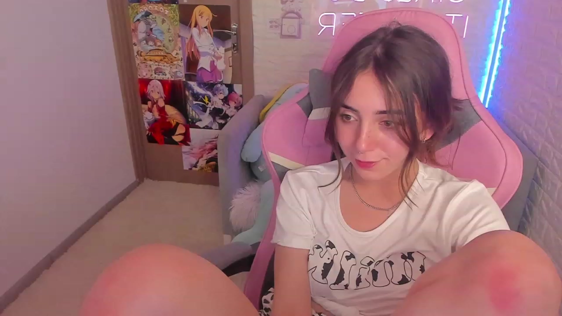 Gallery image thumbnail from ElsaYoung's myfreecams stream on, 02/01/2023, 13:44 image 12 of 20