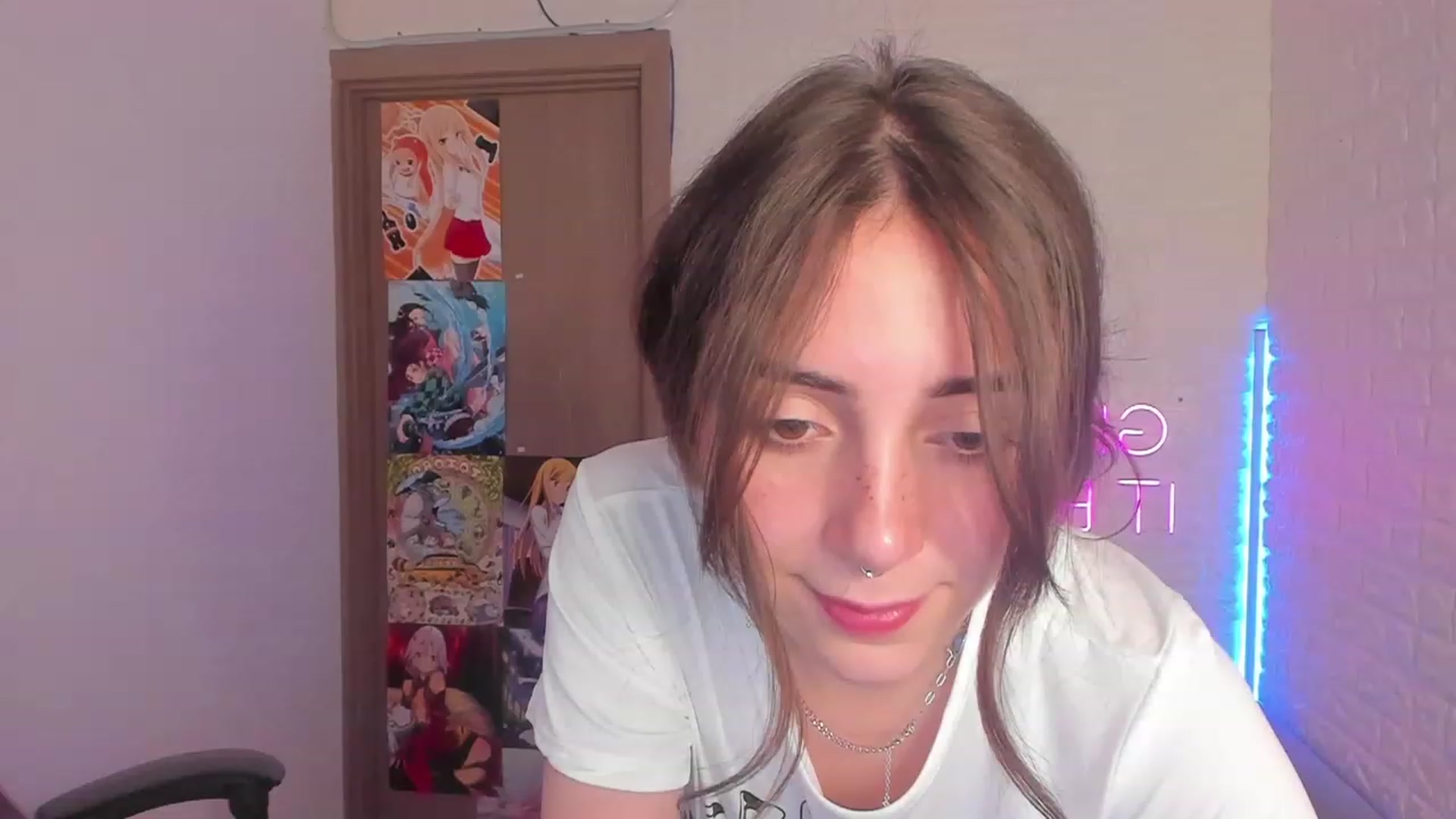 Gallery image thumbnail from ElsaYoung's myfreecams stream on, 02/01/2023, 13:44 image 16 of 20