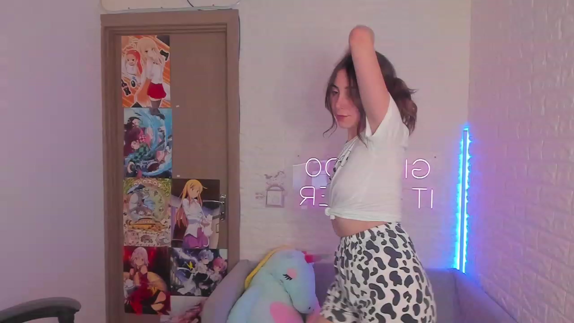 Gallery image thumbnail from ElsaYoung's myfreecams stream on, 02/01/2023, 13:44 image 17 of 20