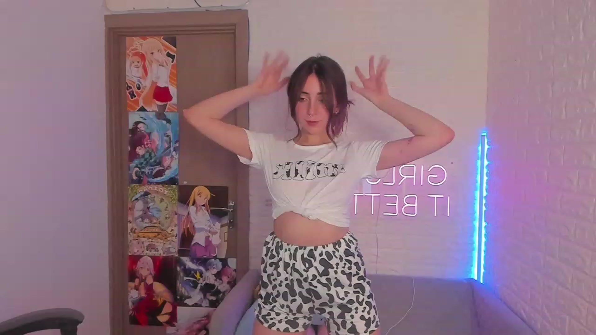 Gallery image thumbnail from ElsaYoung's myfreecams stream on, 02/01/2023, 13:44 image 18 of 20