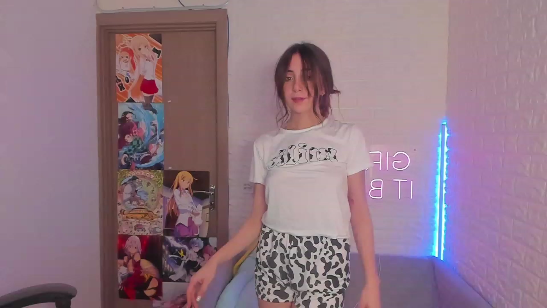 Gallery image thumbnail from ElsaYoung's myfreecams stream on, 02/01/2023, 13:44 image 19 of 20