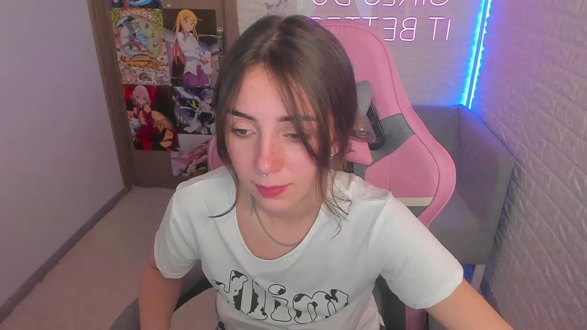 Gallery image thumbnail from ElsaYoung's myfreecams stream on, 02/01/2023, 15:03 image 3 of 20