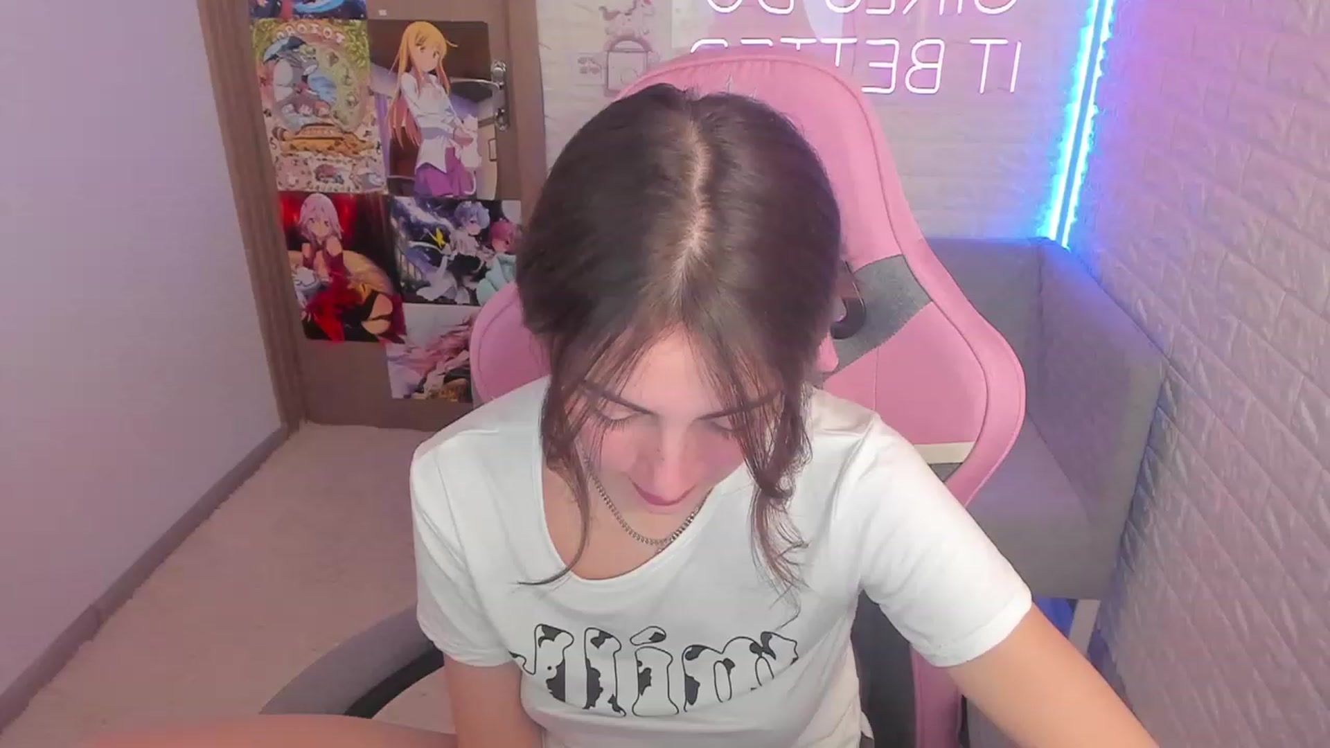 Gallery image thumbnail from ElsaYoung's myfreecams stream on, 02/01/2023, 15:03 image 2 of 20