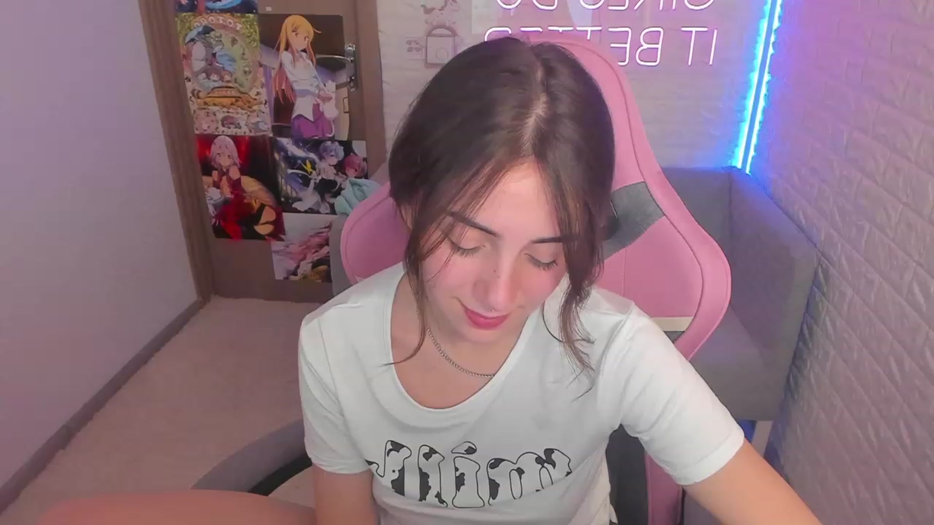 Gallery image thumbnail from ElsaYoung's myfreecams stream on, 02/01/2023, 15:03 image 1 of 20