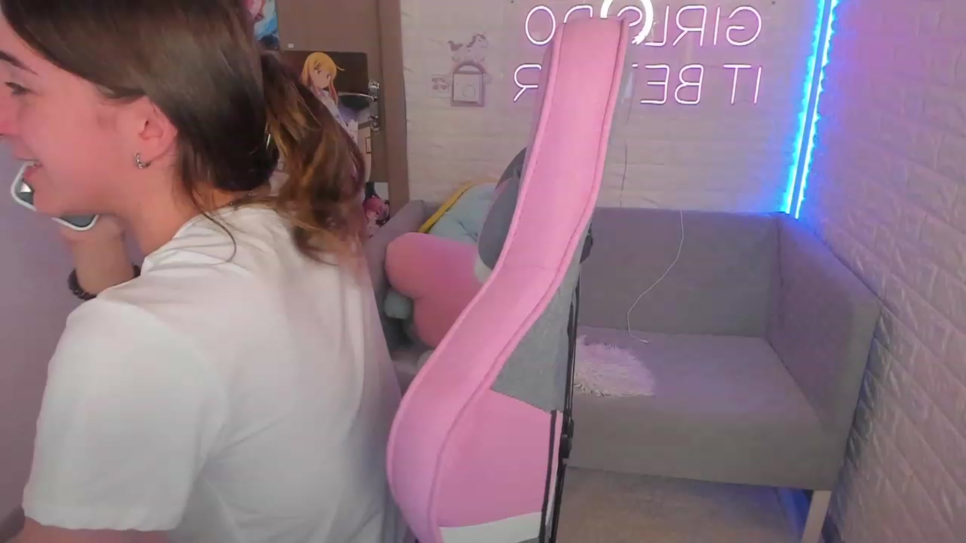 Gallery image thumbnail from ElsaYoung's myfreecams stream on, 02/01/2023, 15:03 image 12 of 20