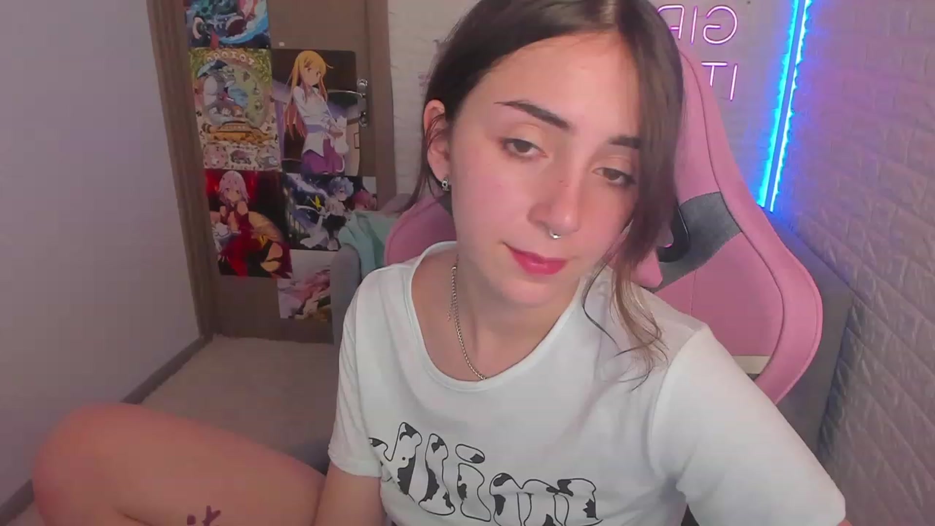 Gallery image thumbnail from ElsaYoung's myfreecams stream on, 02/01/2023, 15:03 image 4 of 20