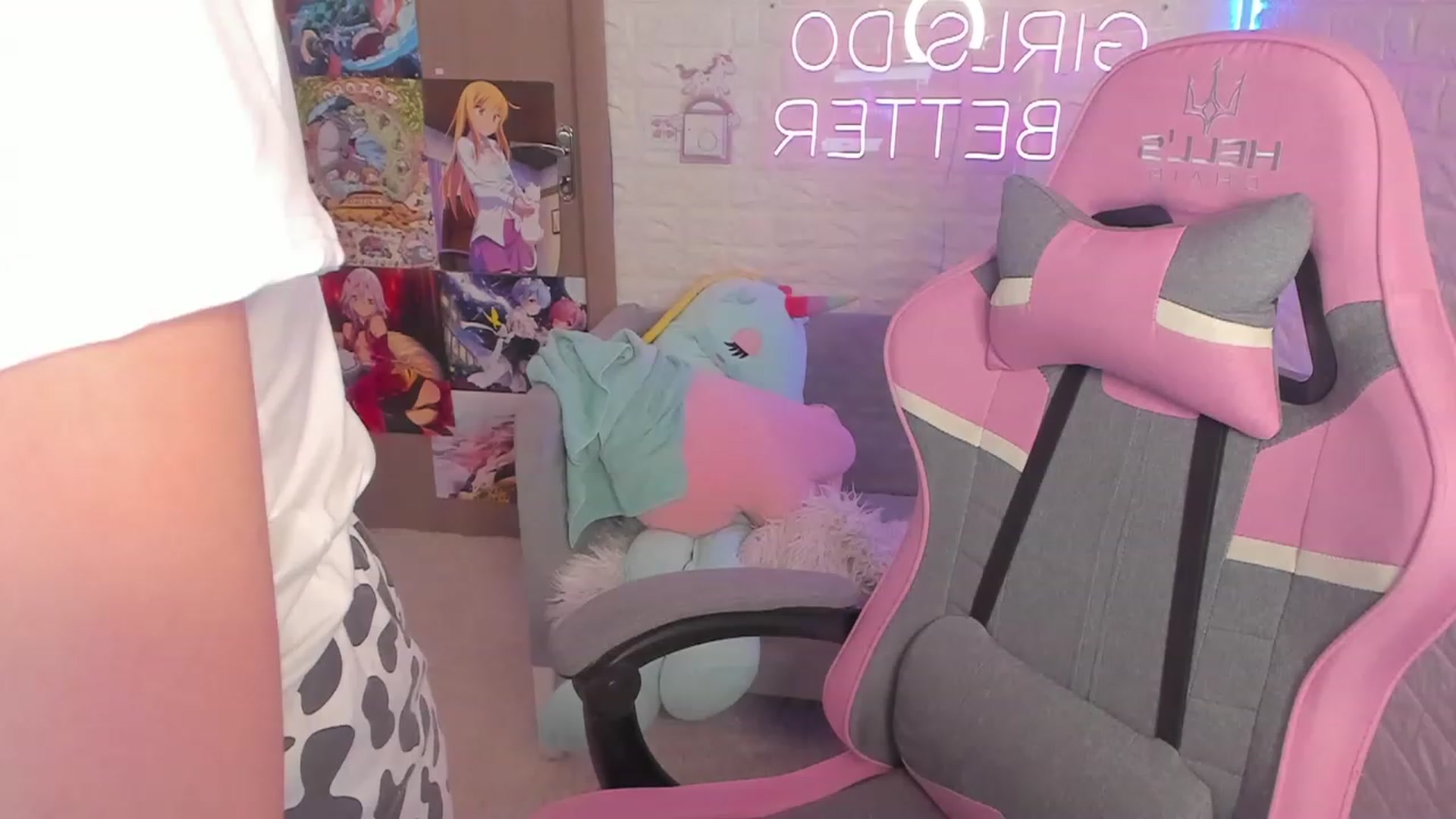 Gallery image thumbnail from ElsaYoung's myfreecams stream on, 02/01/2023, 15:03 image 9 of 20