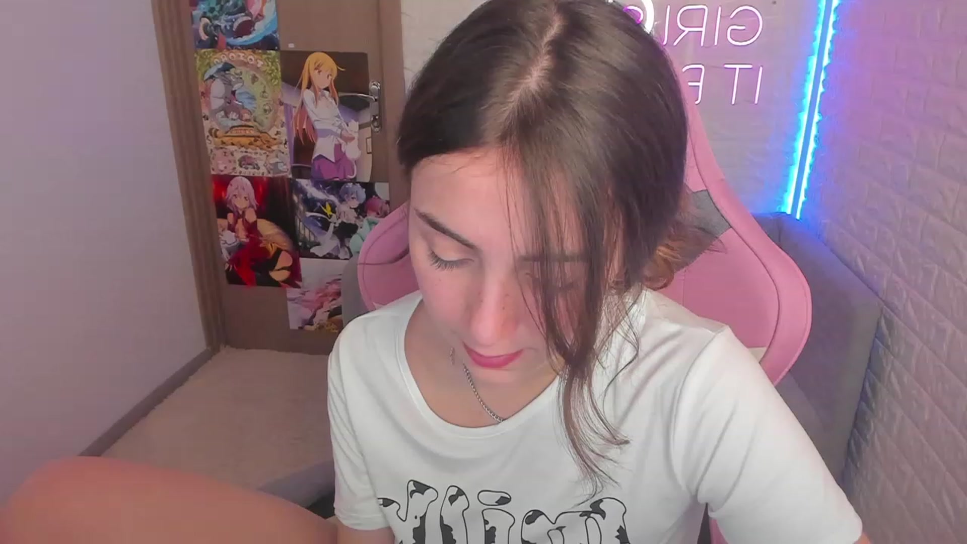 Gallery image thumbnail from ElsaYoung's myfreecams stream on, 02/01/2023, 15:03 image 5 of 20