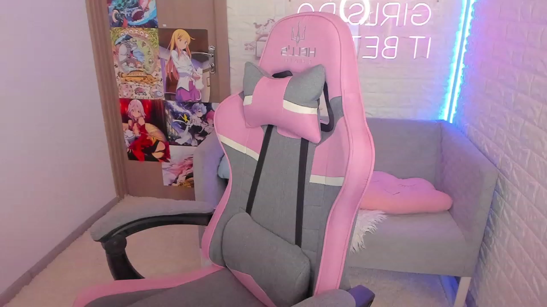 Gallery image thumbnail from ElsaYoung's myfreecams stream on, 02/01/2023, 15:03 image 15 of 20