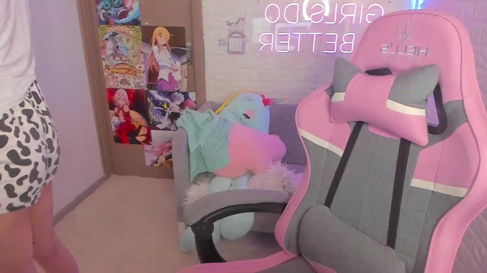 Gallery image thumbnail from ElsaYoung's myfreecams stream on, 02/01/2023, 15:03 image 8 of 20