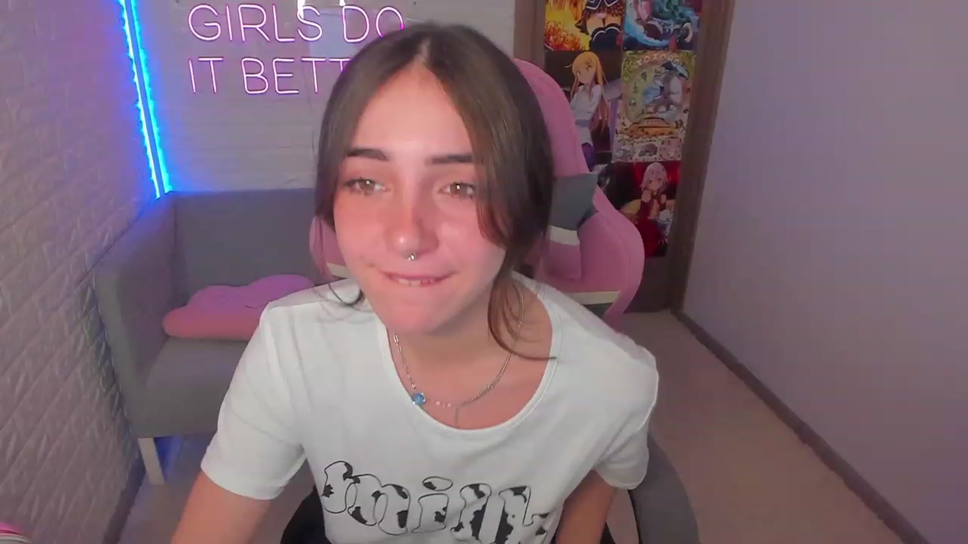 Gallery image thumbnail from ElsaYoung's myfreecams stream on, 02/02/2023, 13:37 image 16 of 20