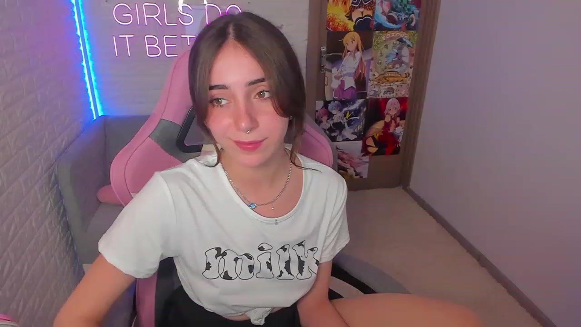 Gallery image thumbnail from ElsaYoung's myfreecams stream on, 02/02/2023, 13:37 image 9 of 20