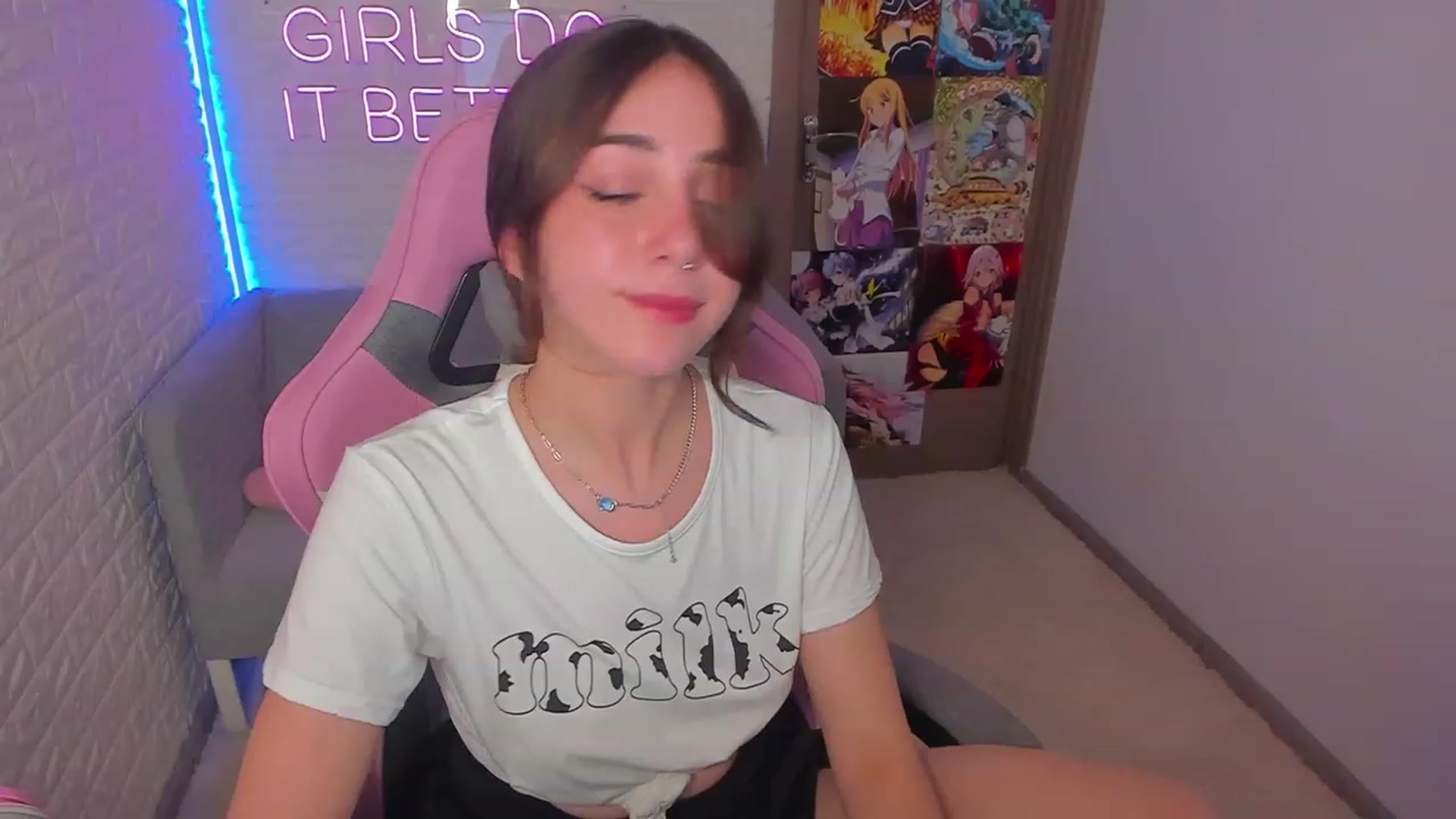 Gallery image thumbnail from ElsaYoung's myfreecams stream on, 02/02/2023, 13:37 image 12 of 20