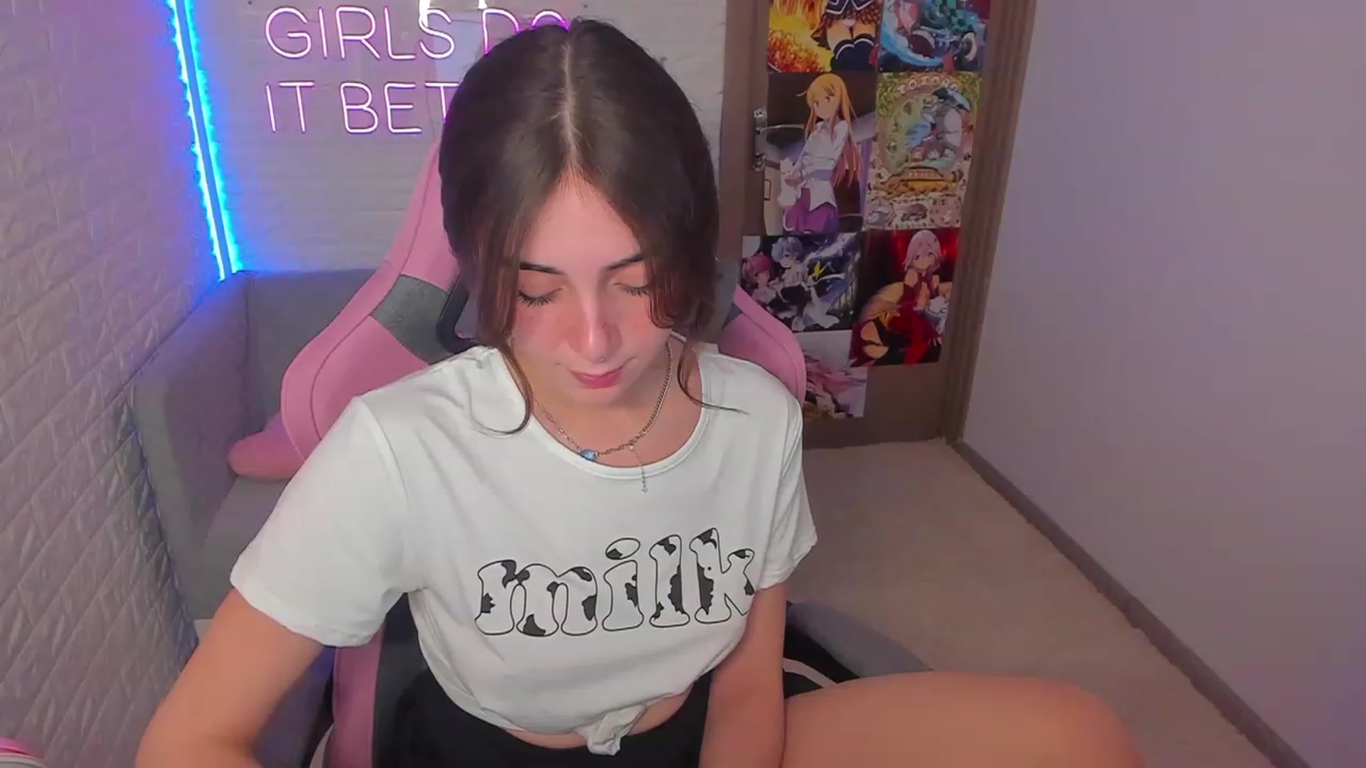Gallery image thumbnail from ElsaYoung's myfreecams stream on, 02/02/2023, 13:37 image 8 of 20
