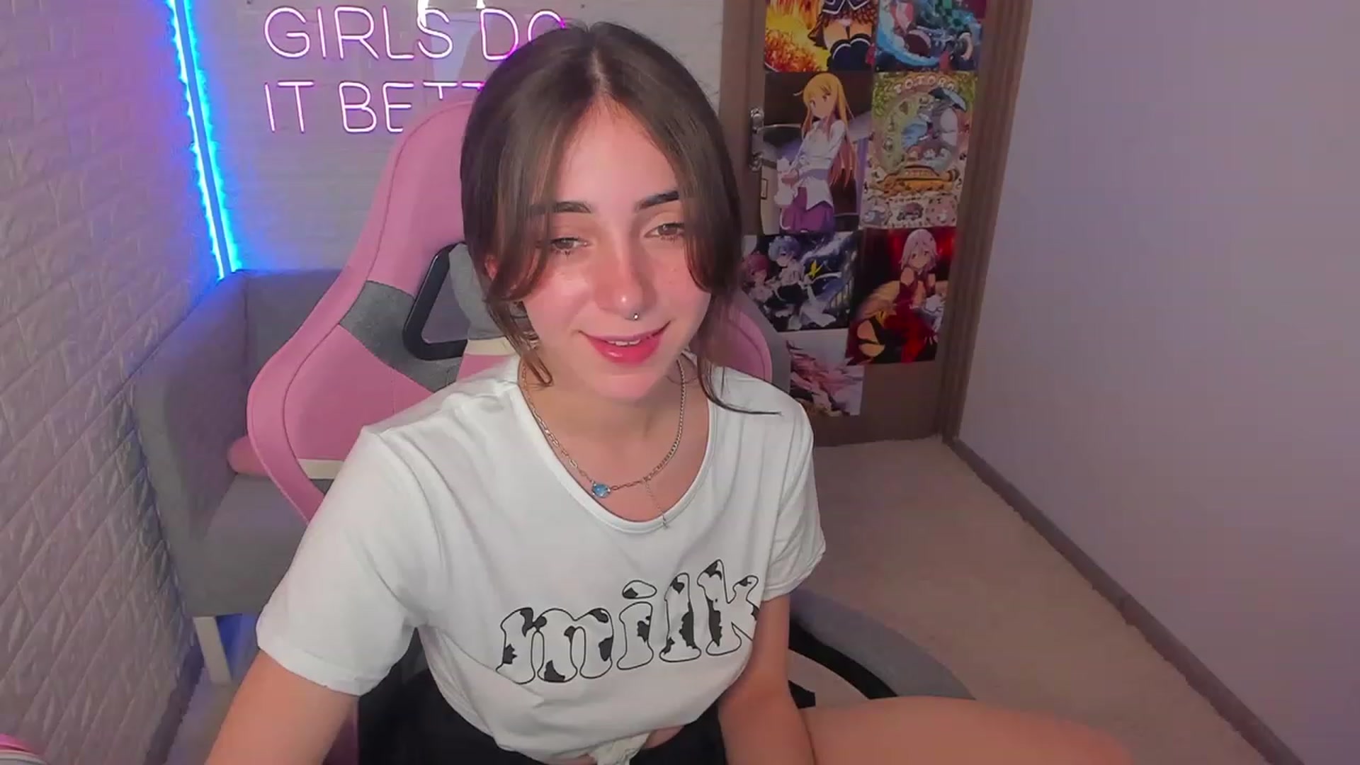 Gallery image thumbnail from ElsaYoung's myfreecams stream on, 02/02/2023, 13:37 image 11 of 20
