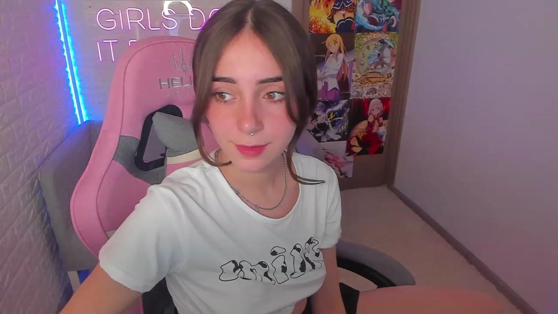 Gallery image thumbnail from ElsaYoung's myfreecams stream on, 02/02/2023, 13:37 image 2 of 20