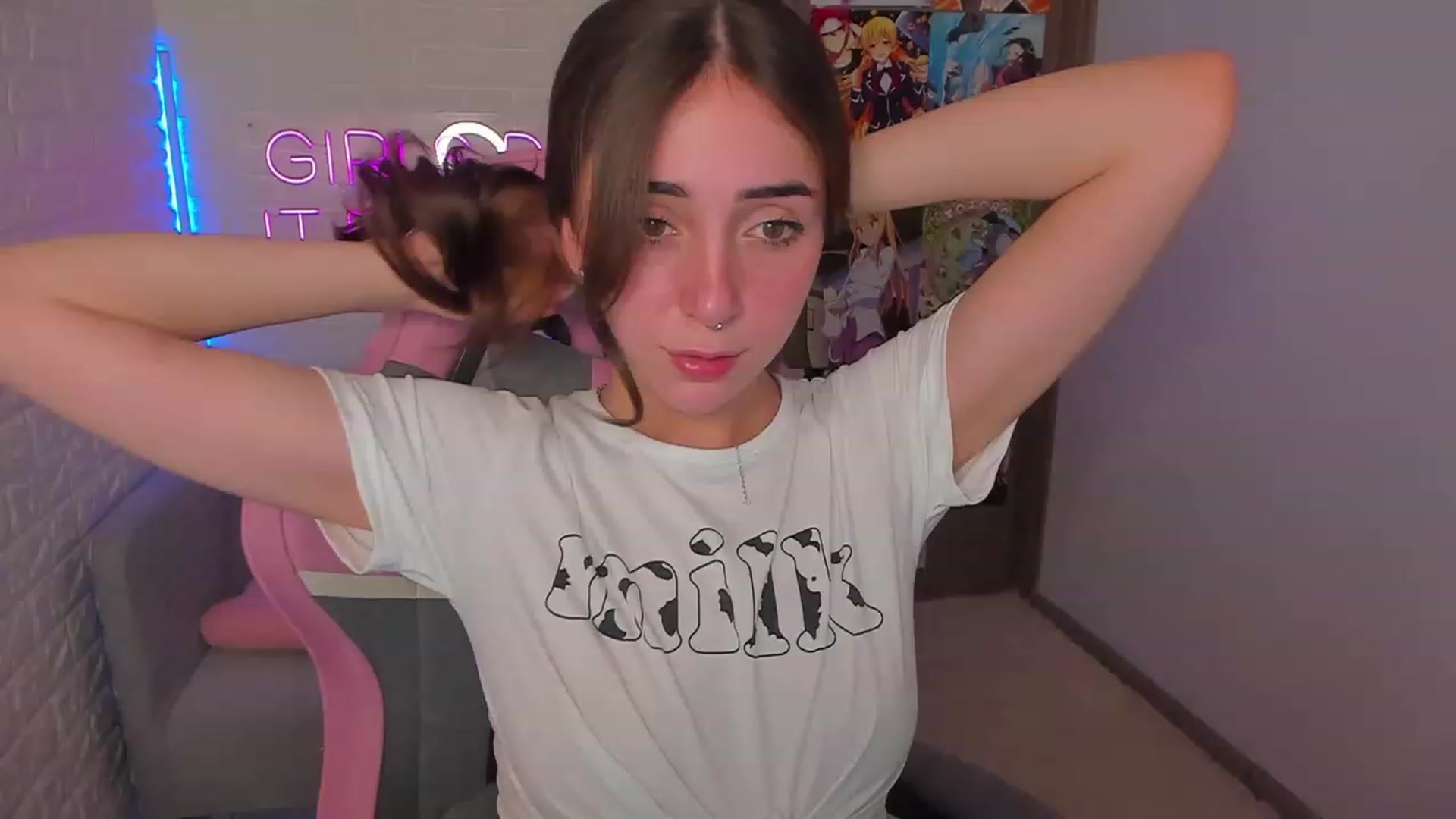 Gallery image thumbnail from ElsaYoung's myfreecams stream on, 02/02/2023, 13:37 image 4 of 20