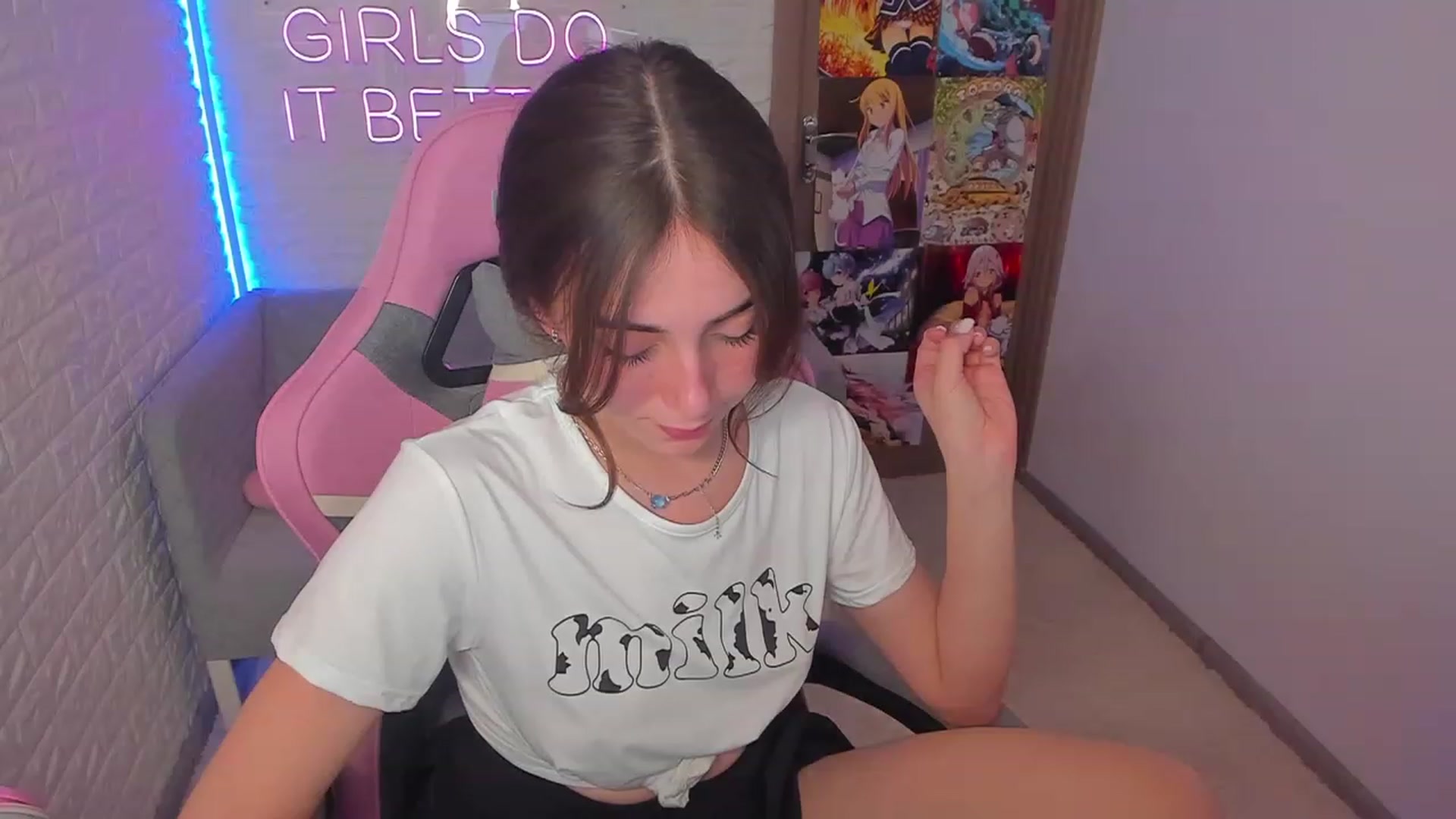 Gallery image thumbnail from ElsaYoung's myfreecams stream on, 02/02/2023, 13:37 image 10 of 20