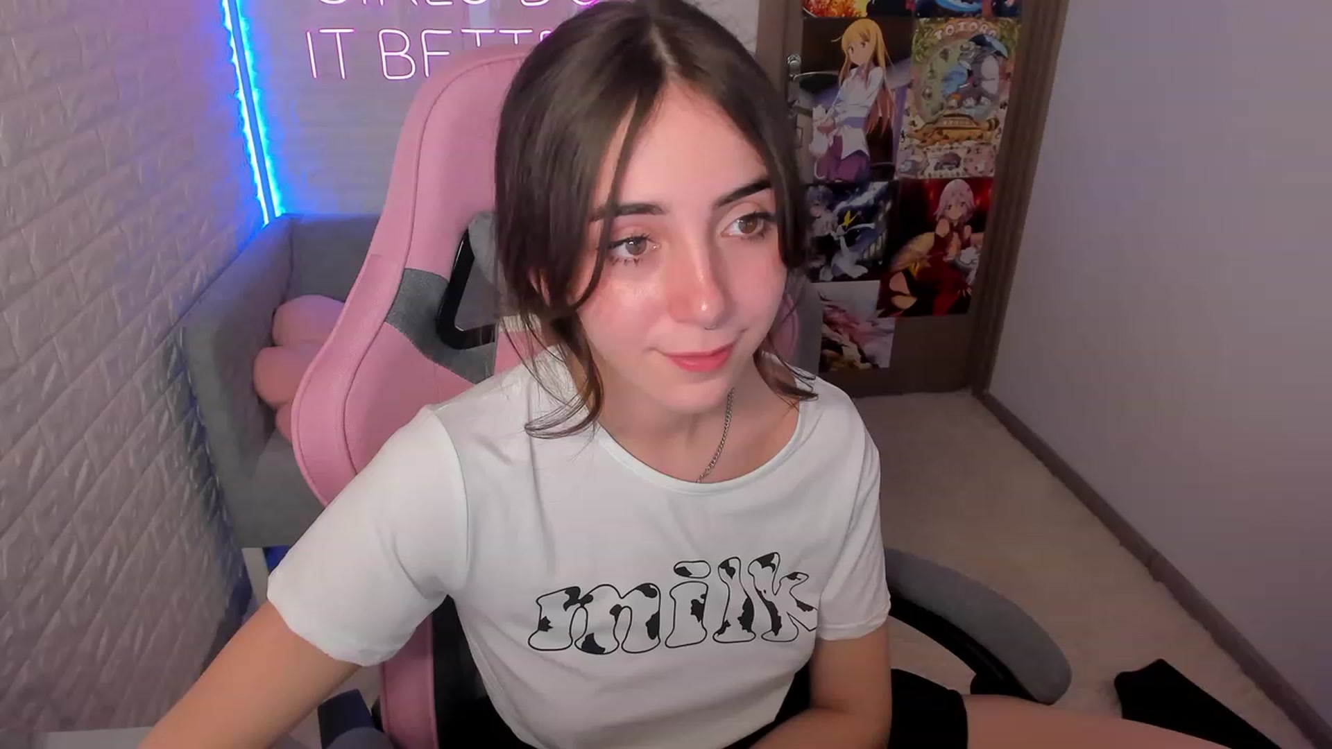 Gallery image thumbnail from ElsaYoung's myfreecams stream on, 02/02/2023, 15:44 image 3 of 20