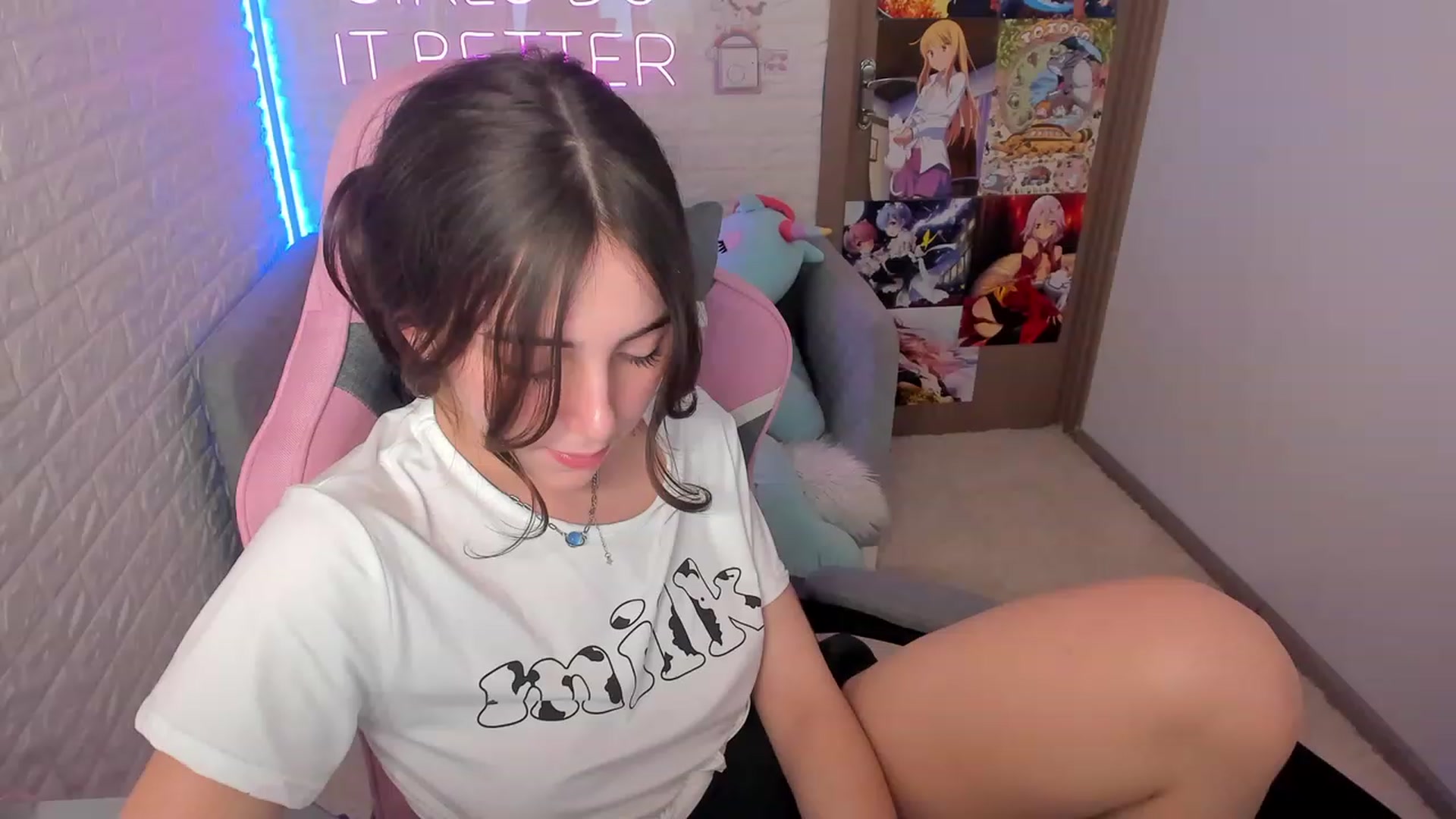 Gallery image thumbnail from ElsaYoung's myfreecams stream on, 02/02/2023, 15:44 image 19 of 20