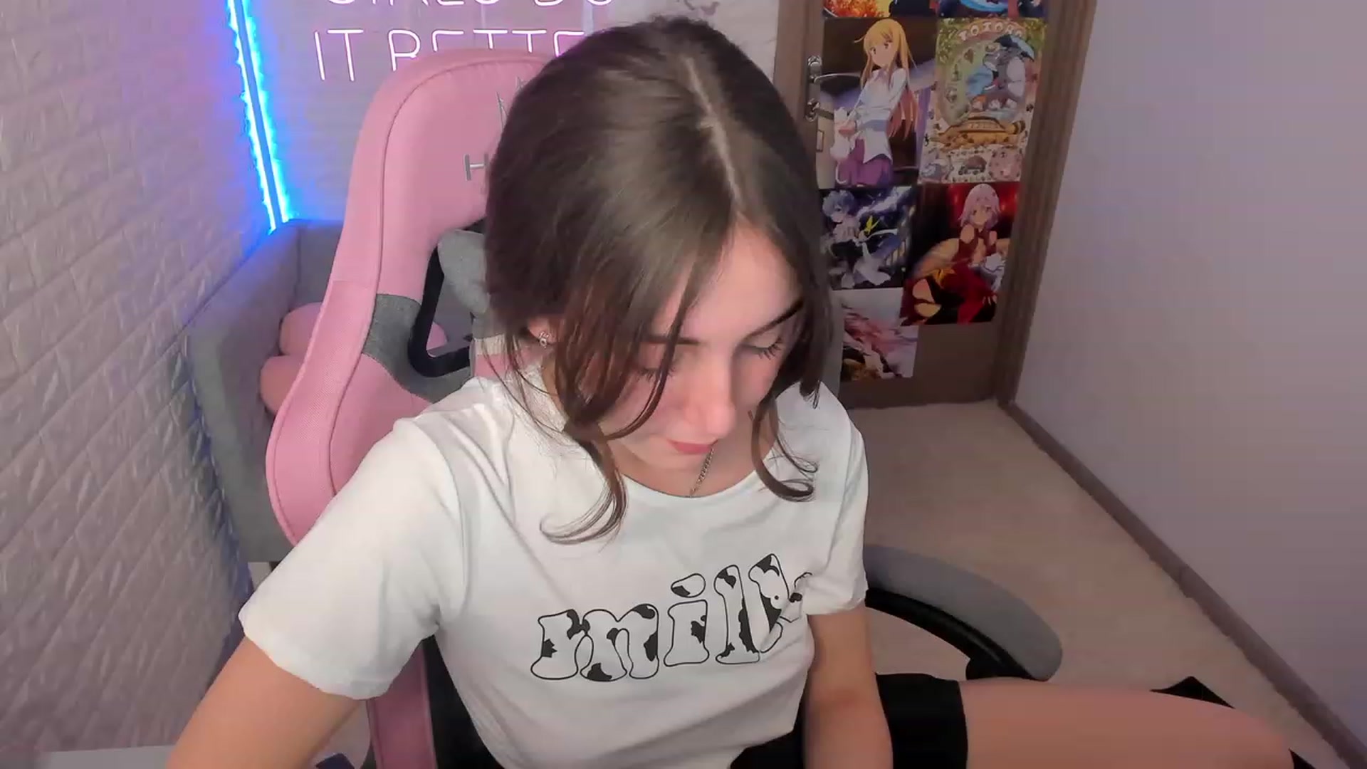 Gallery image thumbnail from ElsaYoung's myfreecams stream on, 02/02/2023, 15:44 image 4 of 20