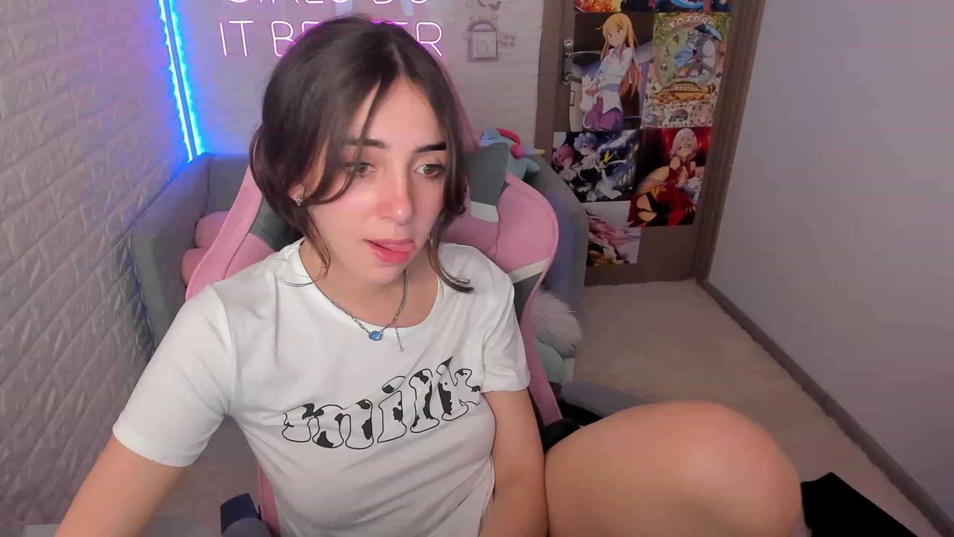 Gallery image thumbnail from ElsaYoung's myfreecams stream on, 02/02/2023, 15:44 image 14 of 20