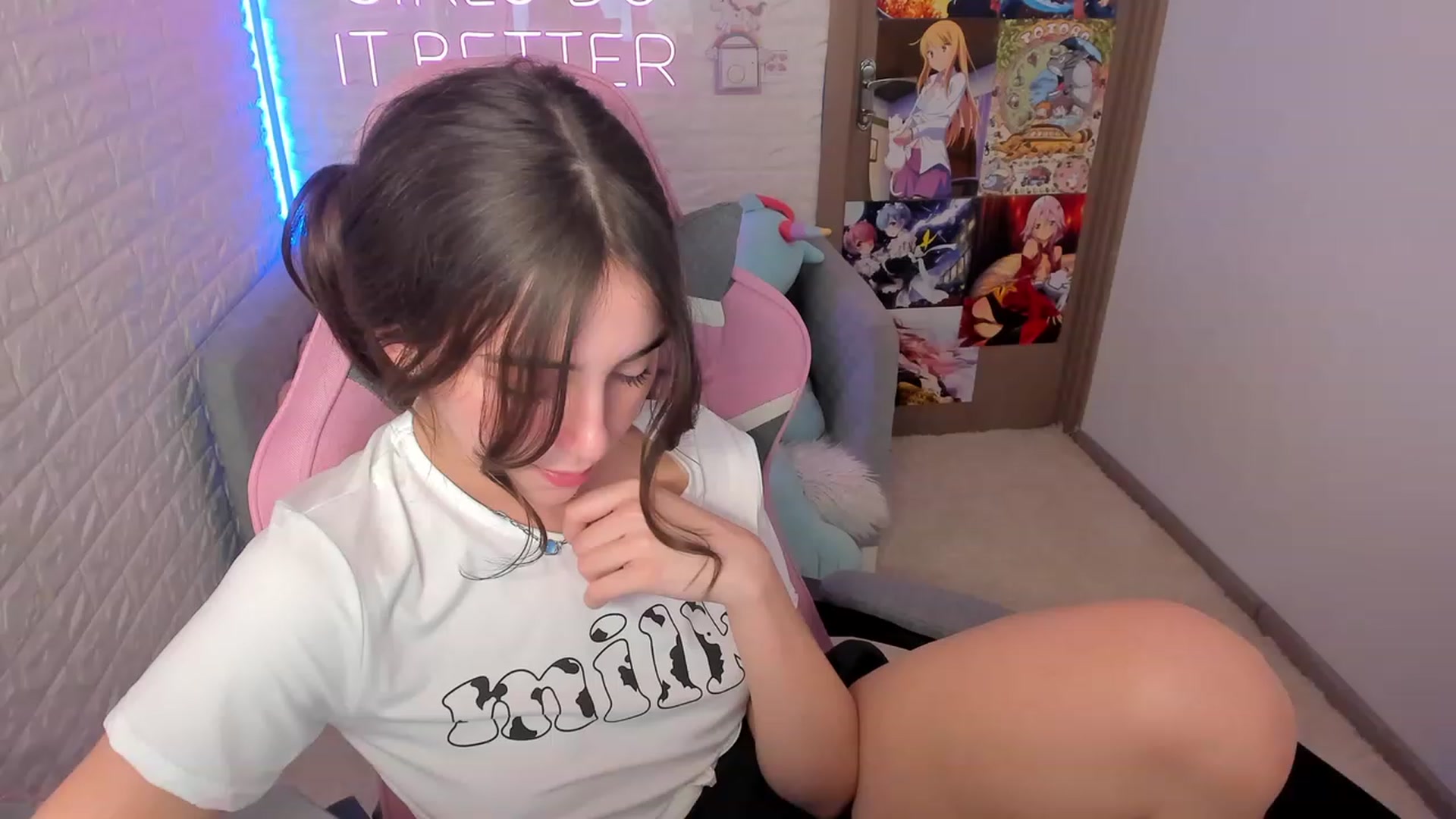 Gallery image thumbnail from ElsaYoung's myfreecams stream on, 02/02/2023, 15:44 image 18 of 20