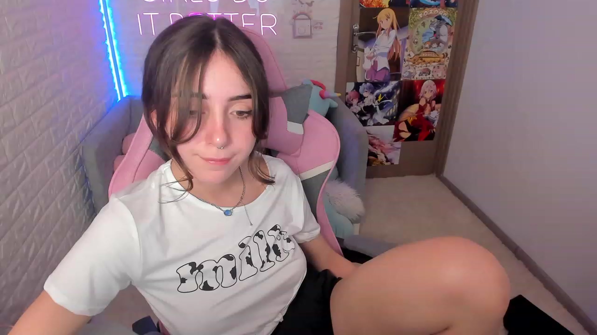 Gallery image thumbnail from ElsaYoung's myfreecams stream on, 02/02/2023, 15:56 image 17 of 20