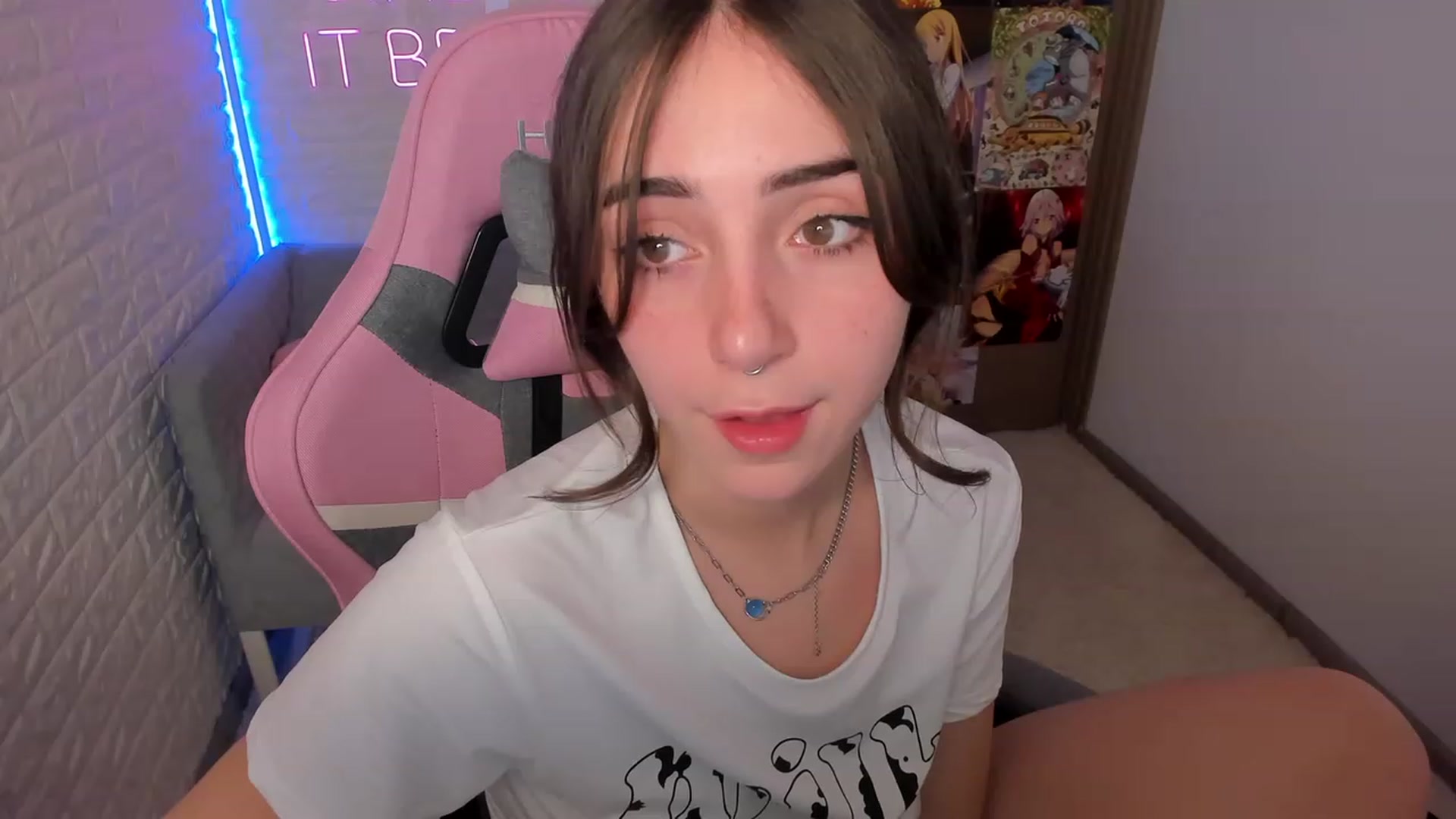 Gallery image thumbnail from ElsaYoung's myfreecams stream on, 02/02/2023, 17:12 image 8 of 20