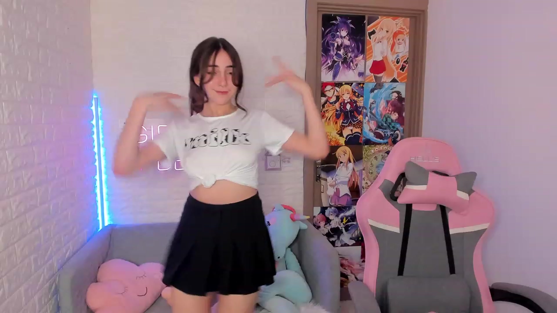 Gallery image thumbnail from ElsaYoung's myfreecams stream on, 02/02/2023, 17:12 image 12 of 20