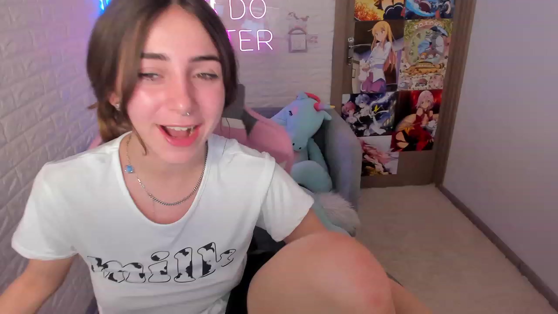 Gallery image thumbnail from ElsaYoung's myfreecams stream on, 02/02/2023, 18:40 image 8 of 20