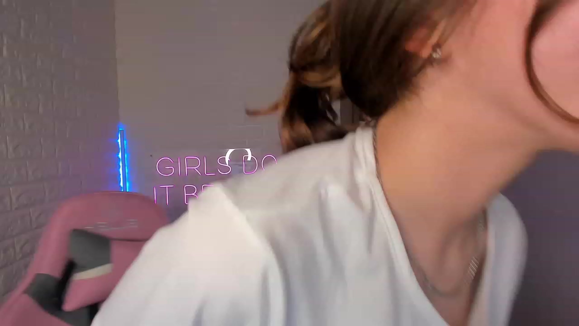 Gallery image thumbnail from ElsaYoung's myfreecams stream on, 02/02/2023, 18:40 image 12 of 20