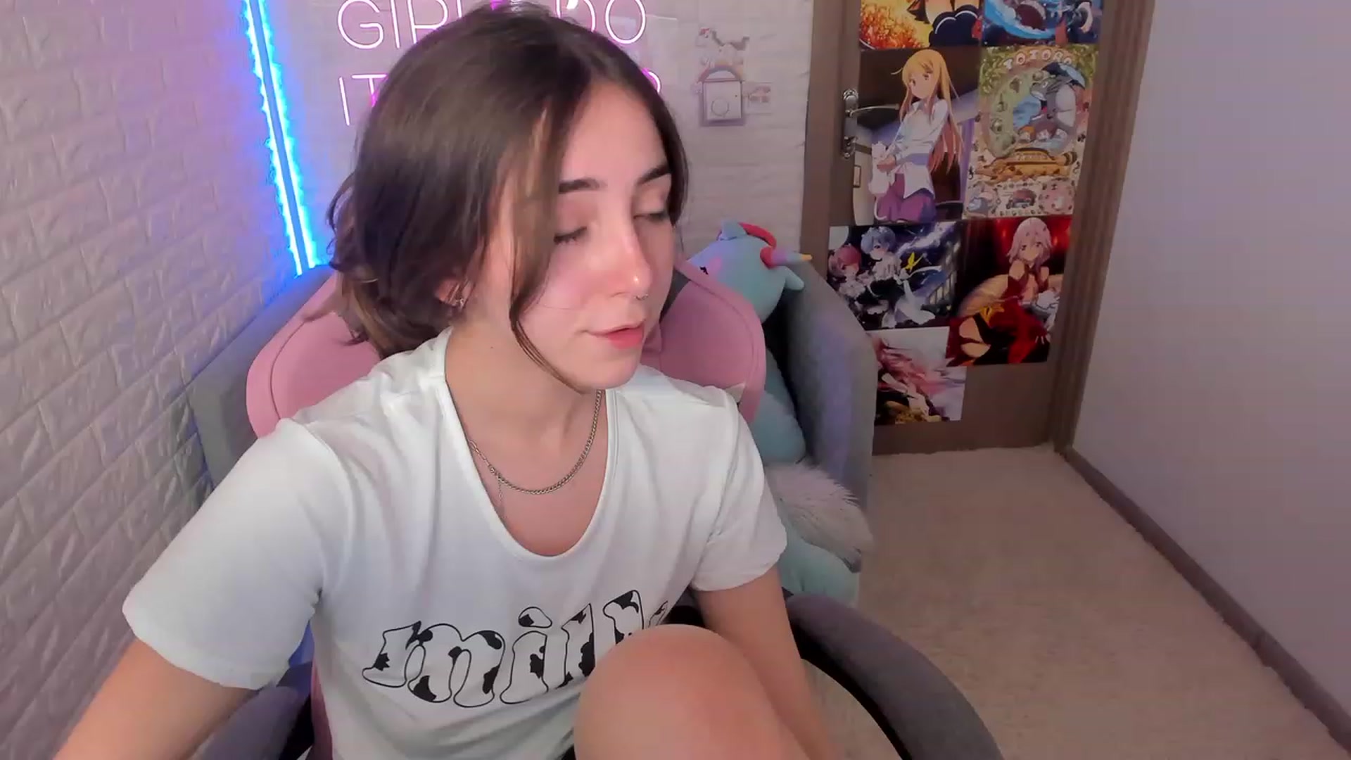 Gallery image thumbnail from ElsaYoung's myfreecams stream on, 02/02/2023, 18:40 image 1 of 20