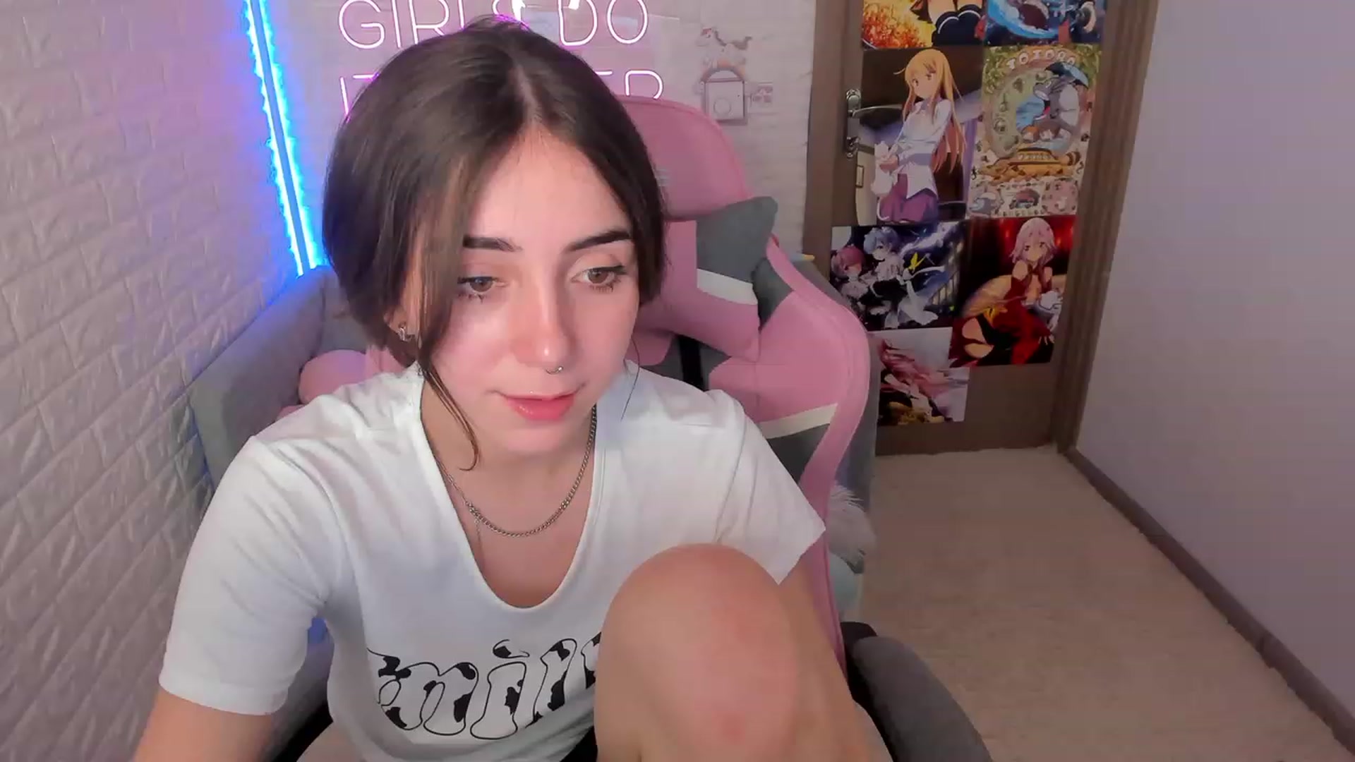 Gallery image thumbnail from ElsaYoung's myfreecams stream on, 02/02/2023, 18:40 image 7 of 20