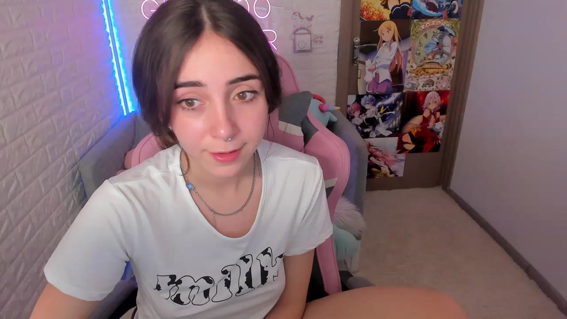 Gallery image thumbnail from ElsaYoung's myfreecams stream on, 02/02/2023, 18:40 image 10 of 20