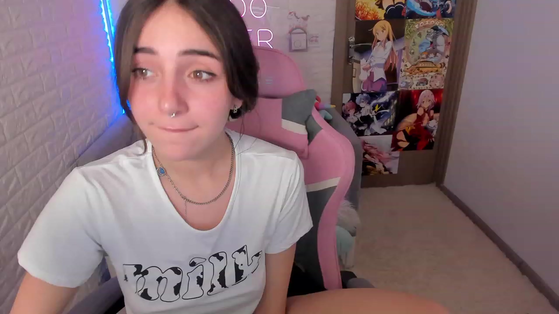 Gallery image thumbnail from ElsaYoung's myfreecams stream on, 02/02/2023, 18:40 image 9 of 20