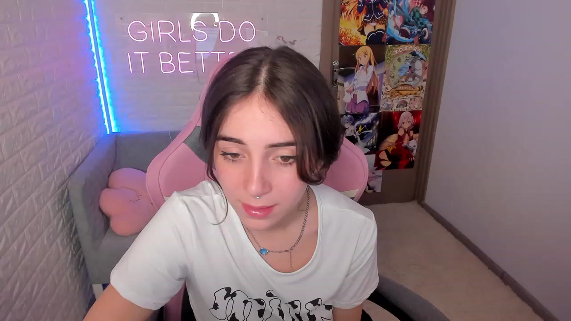 Gallery image thumbnail from ElsaYoung's myfreecams stream on, 02/02/2023, 19:34 image 13 of 20