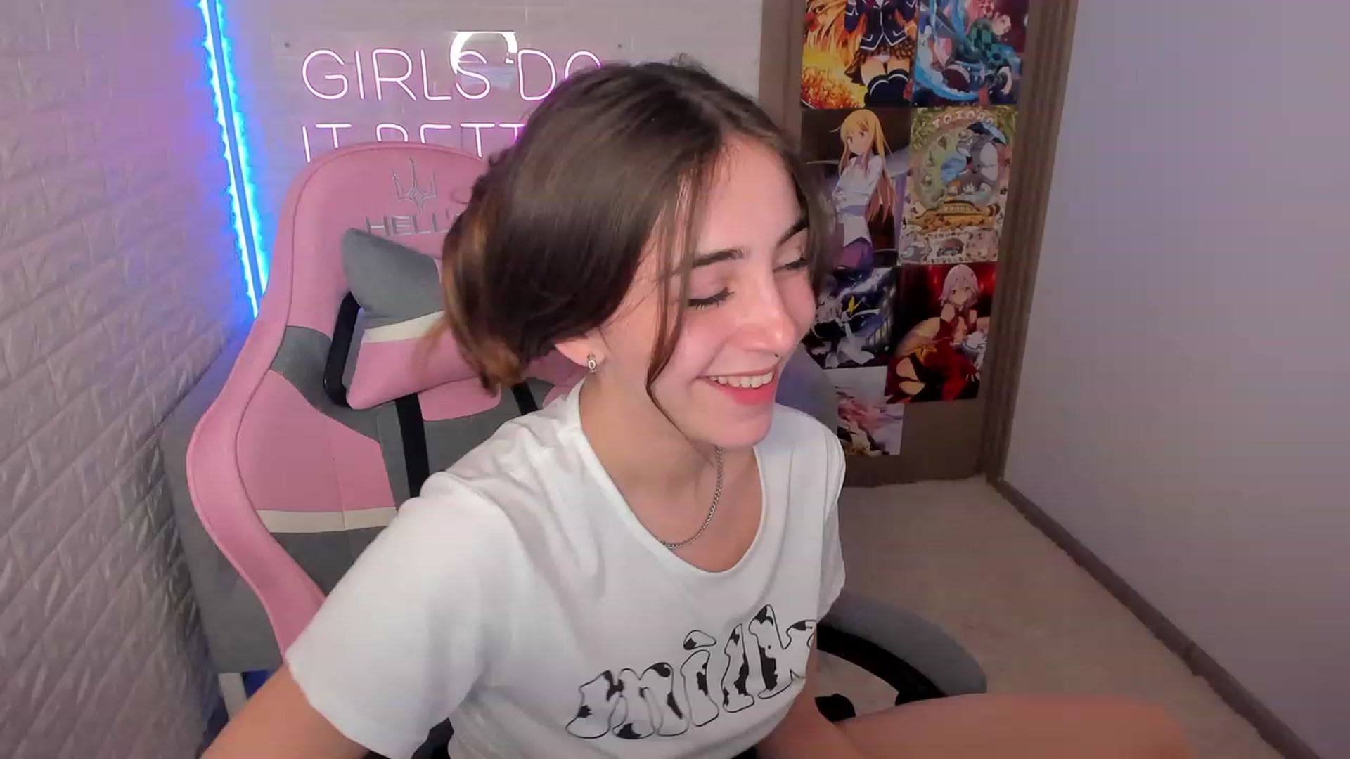Gallery image thumbnail from ElsaYoung's myfreecams stream on, 02/02/2023, 19:34 image 4 of 20
