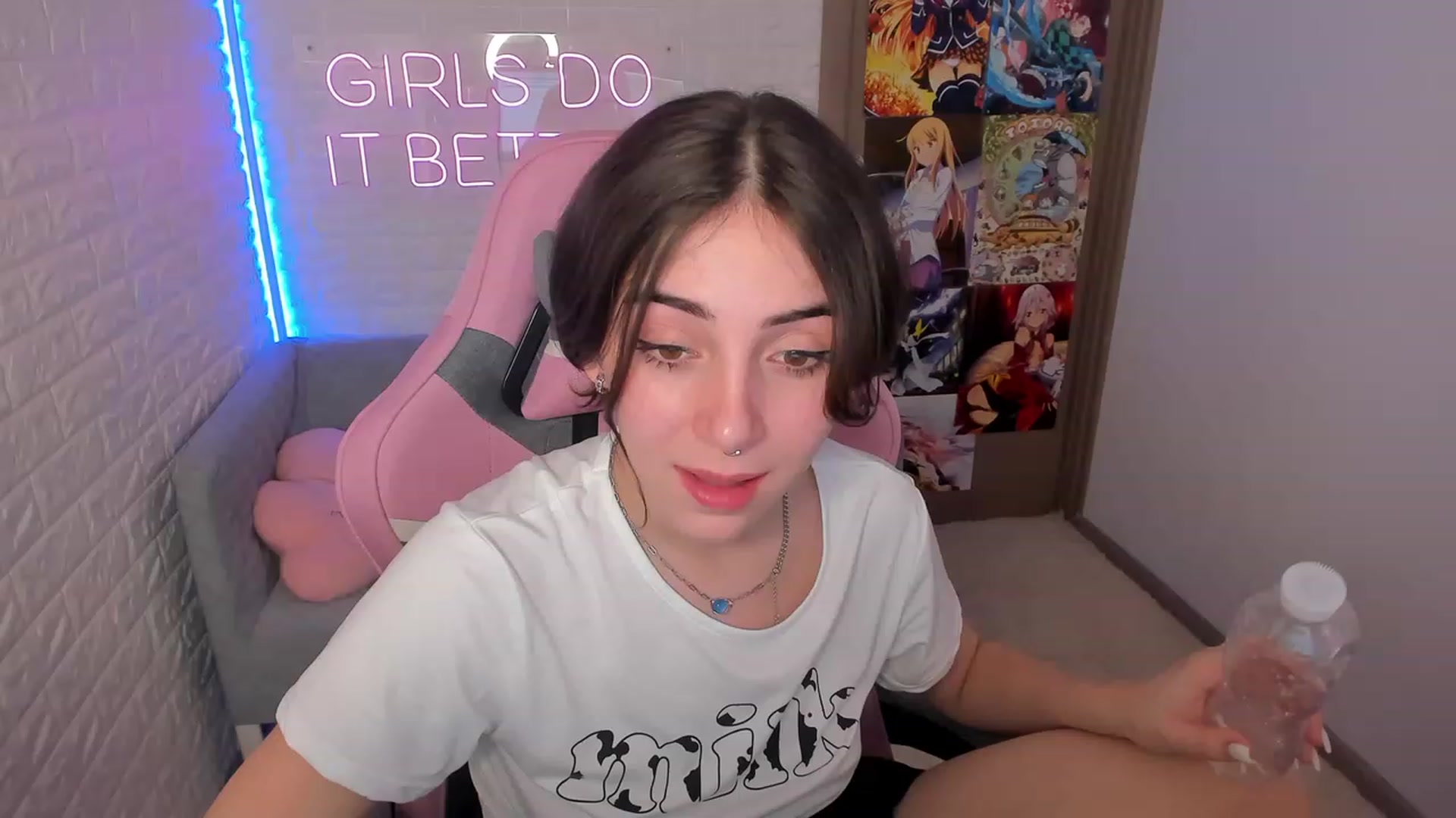 Gallery image thumbnail from ElsaYoung's myfreecams stream on, 02/02/2023, 19:34 image 10 of 20