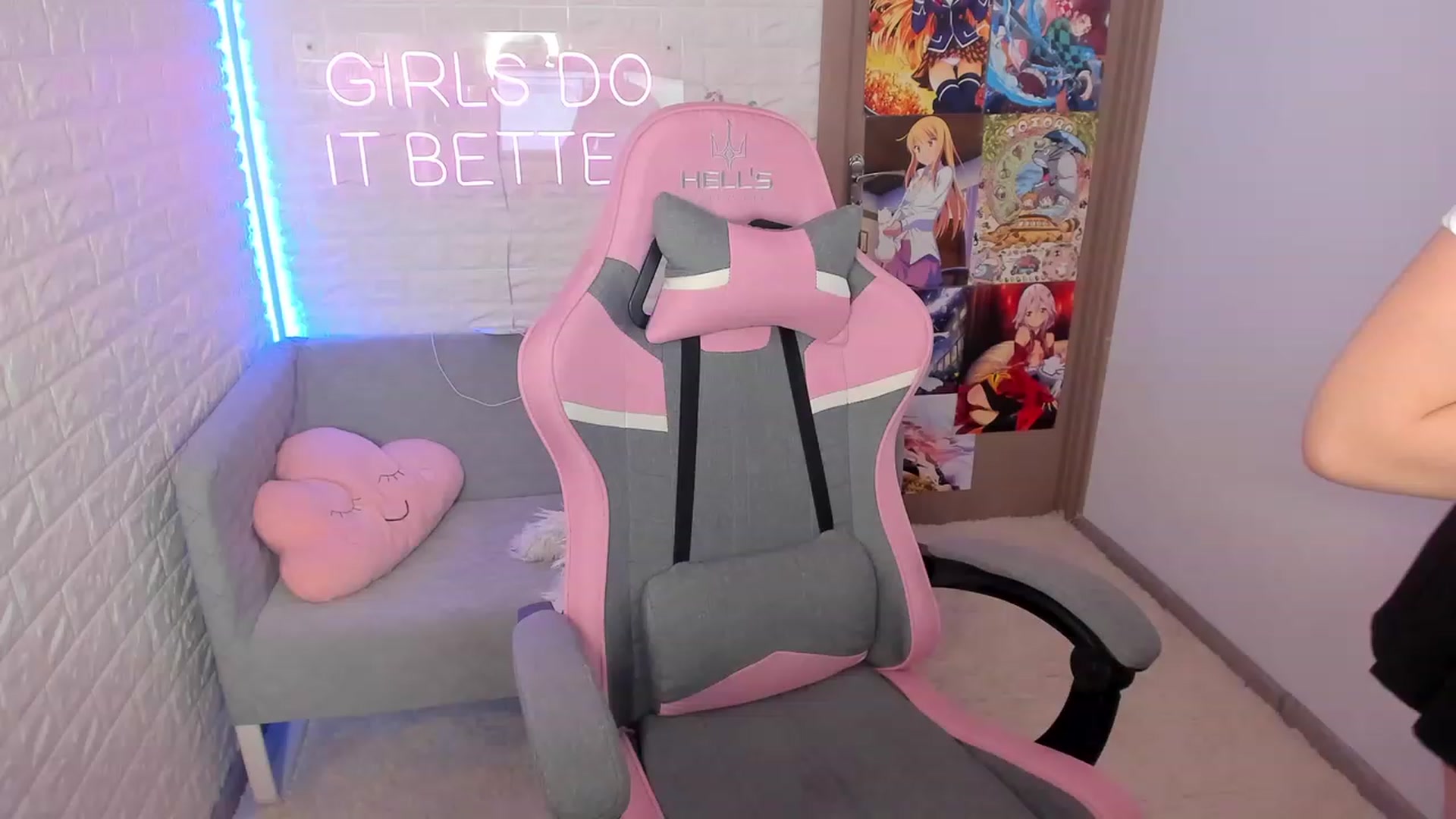 Gallery image thumbnail from ElsaYoung's myfreecams stream on, 02/02/2023, 19:34 image 14 of 20