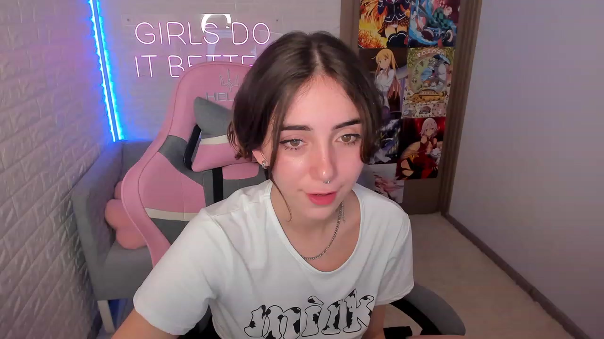 Gallery image thumbnail from ElsaYoung's myfreecams stream on, 02/02/2023, 19:34 image 3 of 20