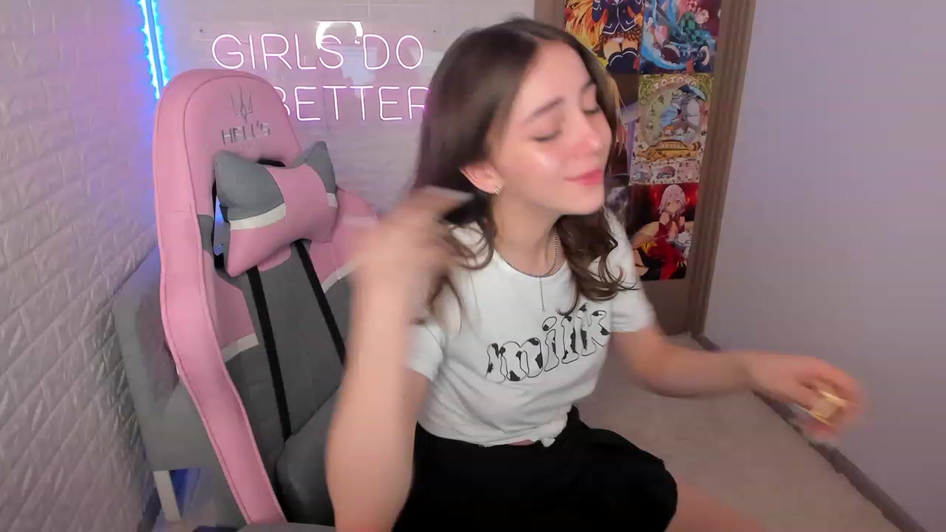 Gallery image thumbnail from ElsaYoung's myfreecams stream on, 02/02/2023, 19:34 image 17 of 20