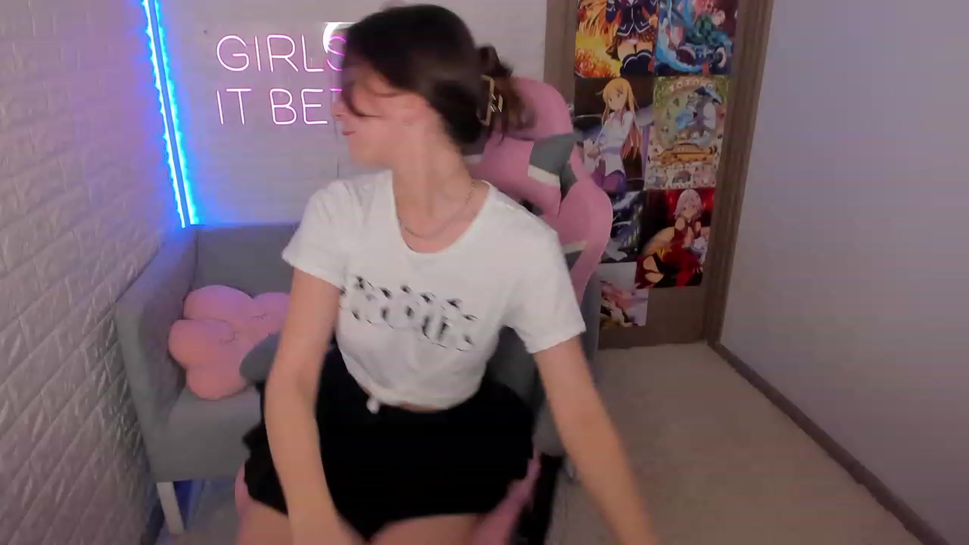 Gallery image thumbnail from ElsaYoung's myfreecams stream on, 02/02/2023, 19:34 image 2 of 20