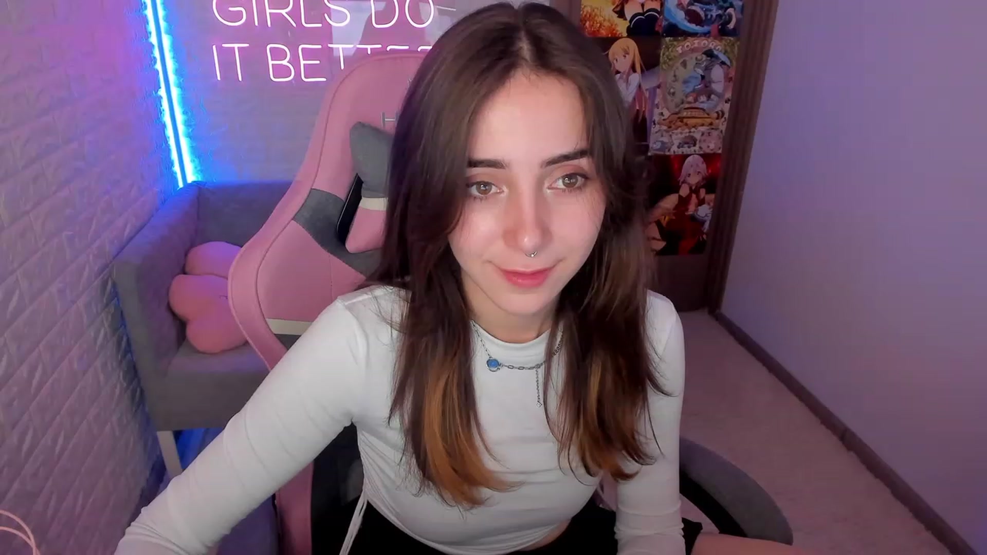Gallery image thumbnail from ElsaYoung's myfreecams stream on, 02/03/2023, 10:00 image 19 of 20