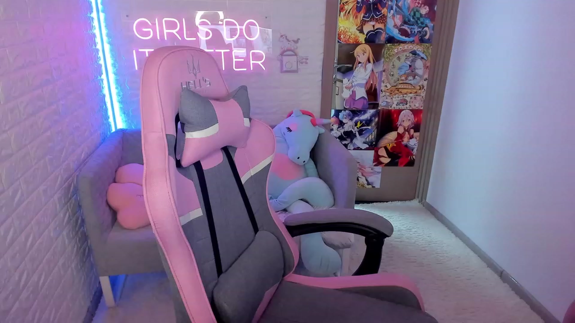 Gallery image thumbnail from ElsaYoung's myfreecams stream on, 02/03/2023, 10:00 image 4 of 20