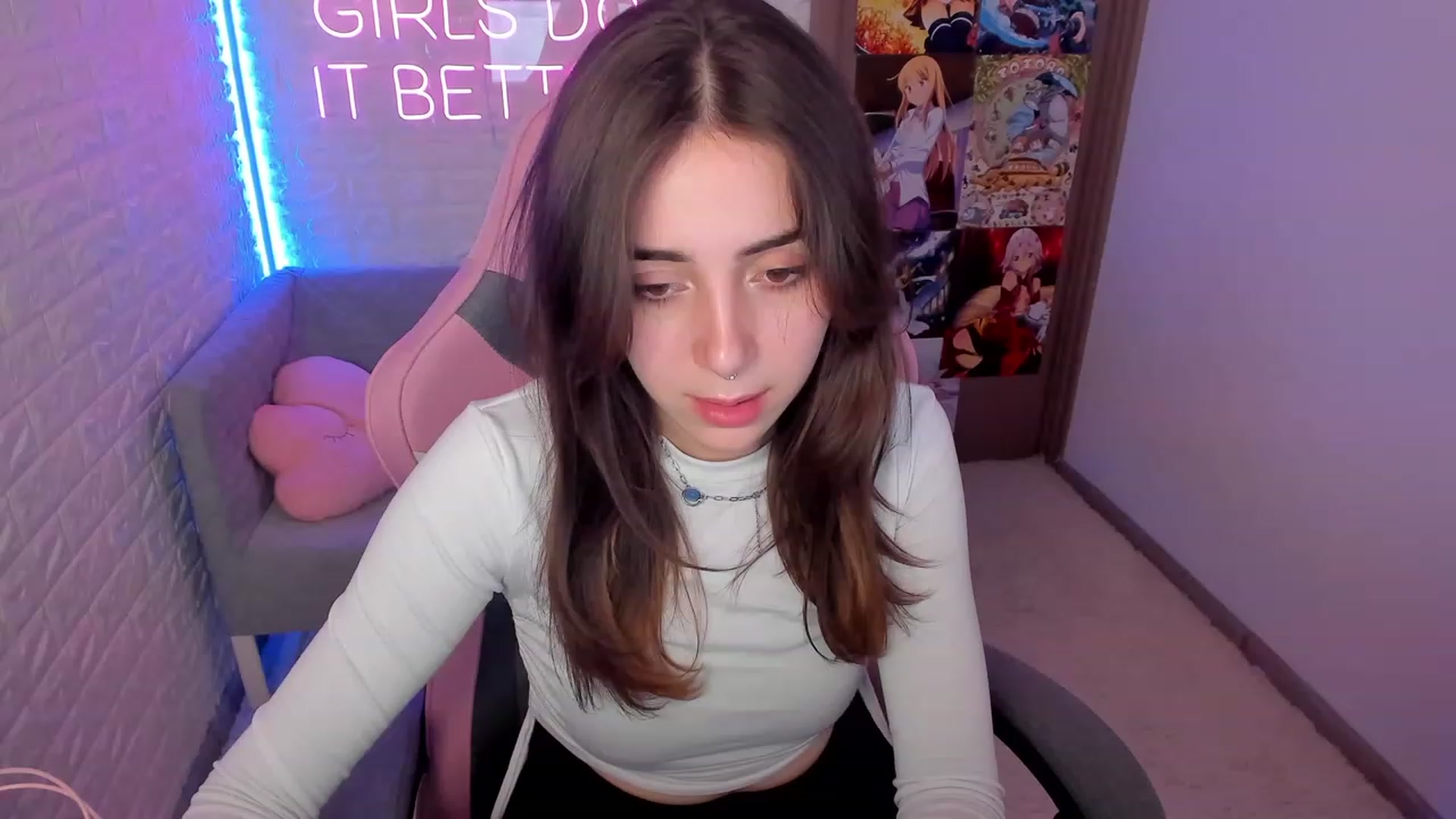 Gallery image thumbnail from ElsaYoung's myfreecams stream on, 02/03/2023, 10:00 image 18 of 20