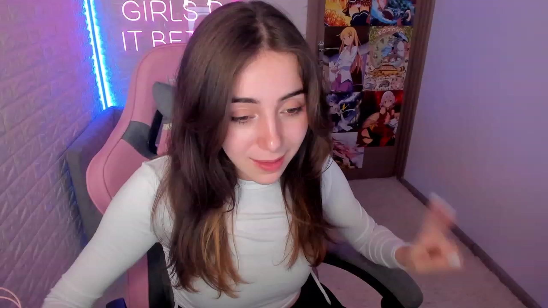 Gallery image thumbnail from ElsaYoung's myfreecams stream on, 02/03/2023, 11:09 image 6 of 20