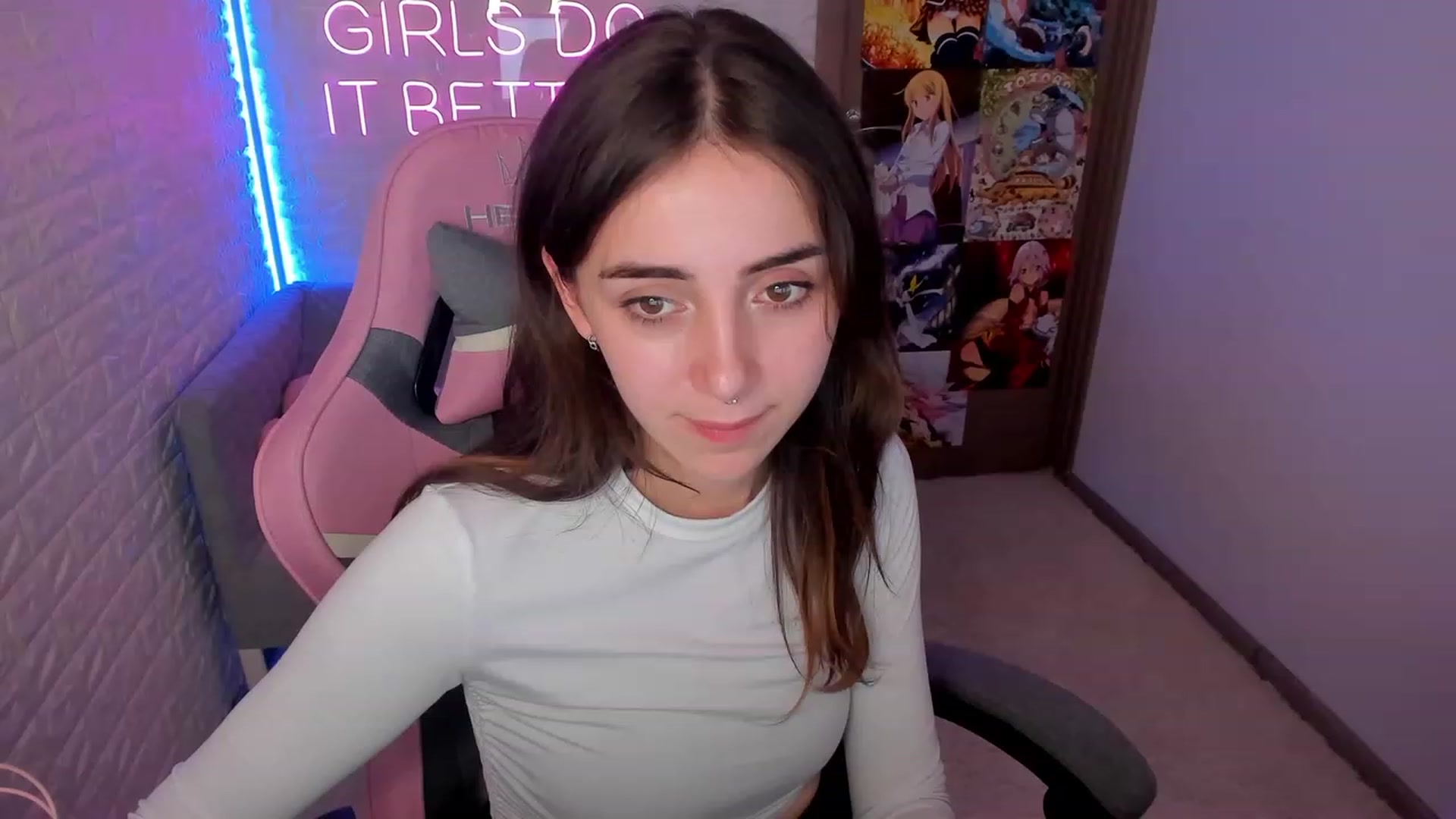 Gallery image thumbnail from ElsaYoung's myfreecams stream on, 02/03/2023, 11:09 image 16 of 20