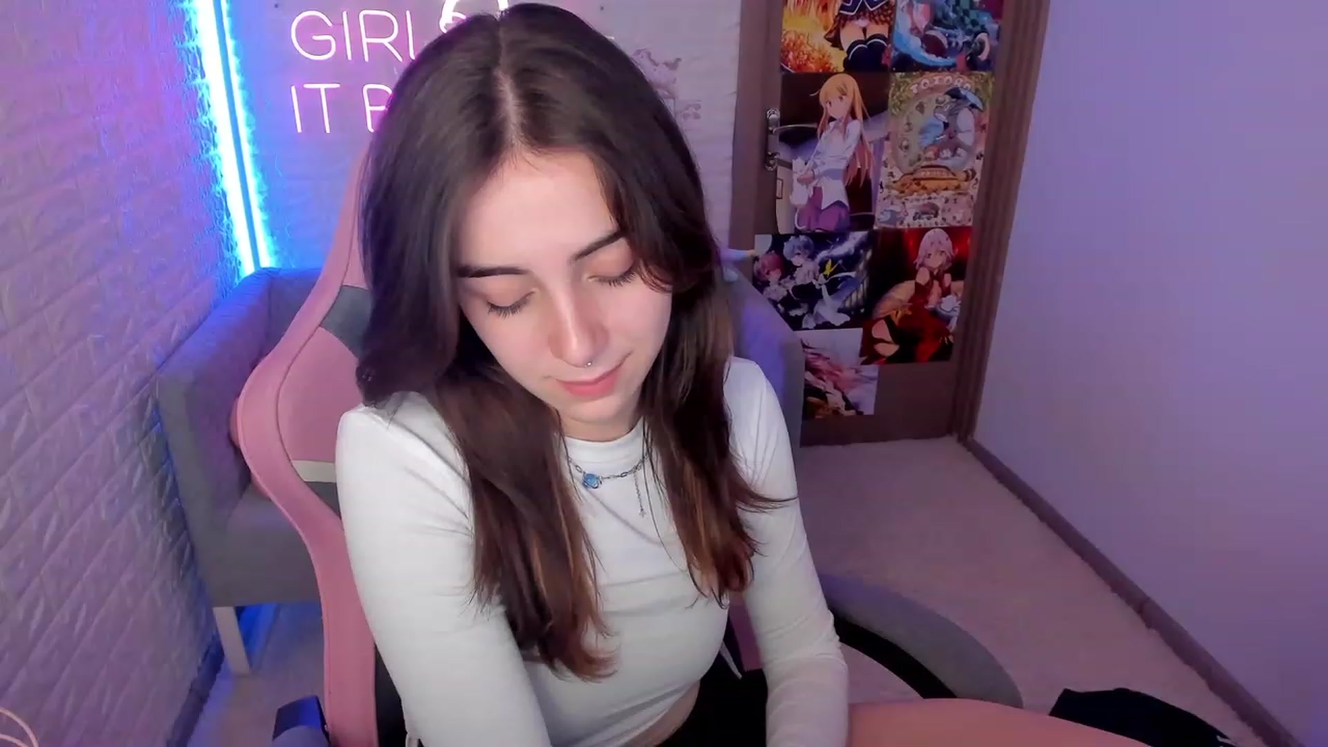 Gallery image thumbnail from ElsaYoung's myfreecams stream on, 02/03/2023, 11:37 image 13 of 20