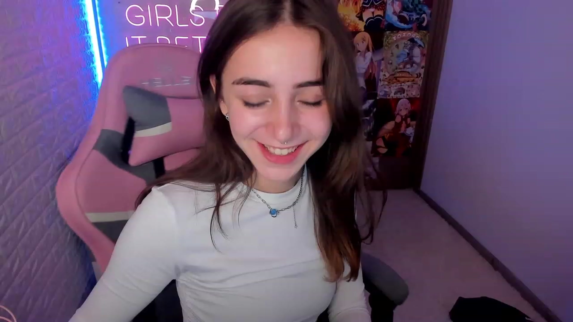 Gallery image thumbnail from ElsaYoung's myfreecams stream on, 02/03/2023, 11:37 image 10 of 20